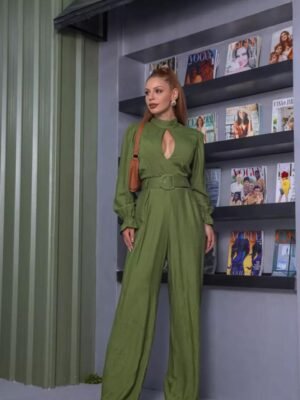 Macacão Feminino Verde Oliva com Decote e Cinto
