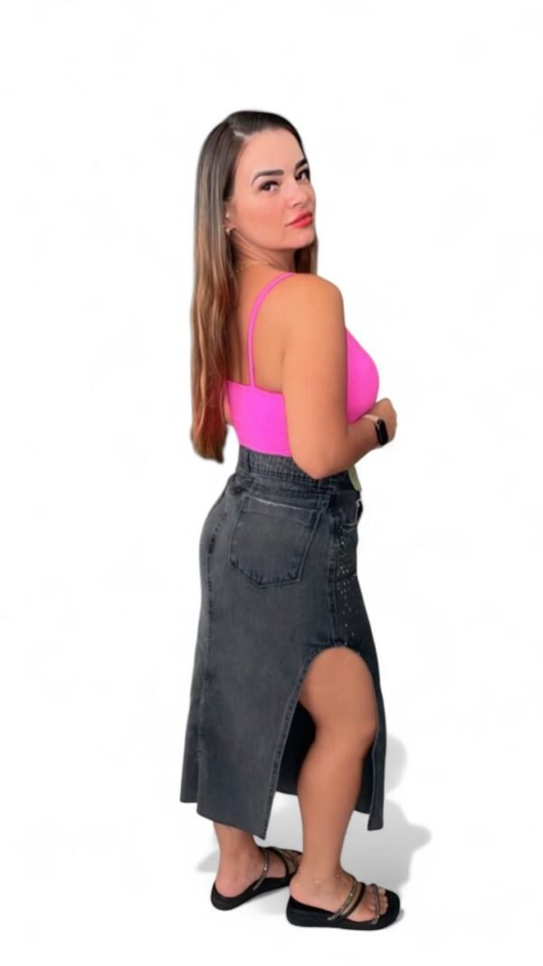 Saia Jeans Midi Preto Estonado com Strass e Fenda Lateral - Imagem 3