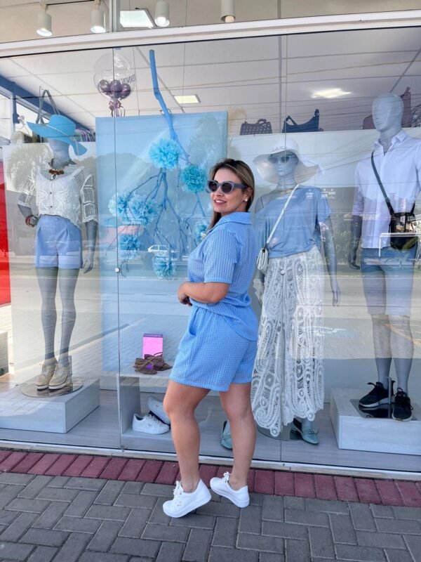 O Conjunto Camisa e Shorts Azul Claro