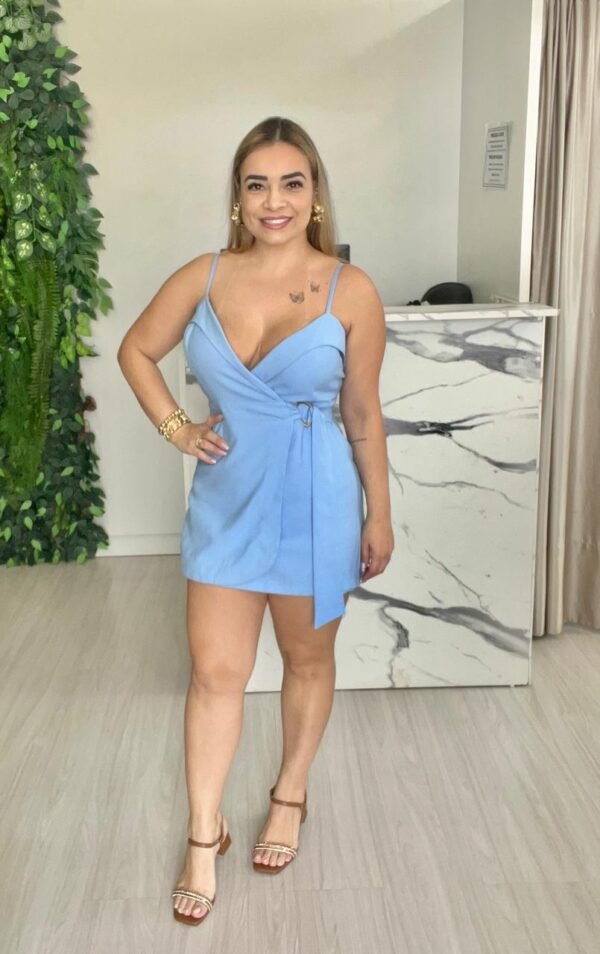 Macaquinho Azul Transpassado – Feminino e Sofisticado