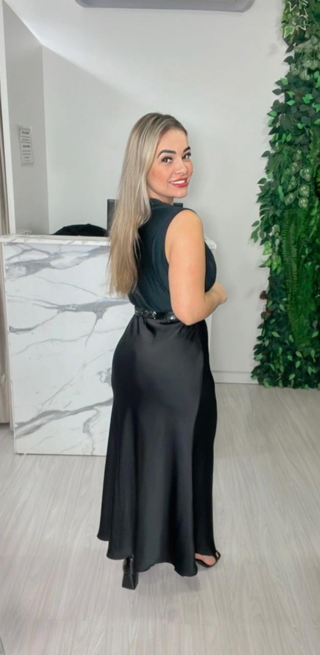 Saia Cetim Preta – Elegância com Caimento Perfeito