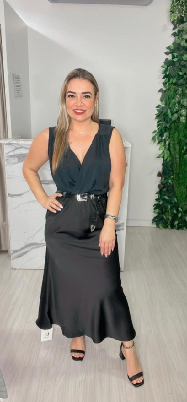 Saia Cetim Preta – Elegância com Caimento Perfeito