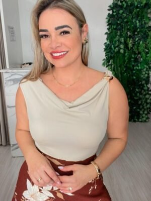 Body Bege com Aplique no Ombro – Sofisticação e Versatilidade