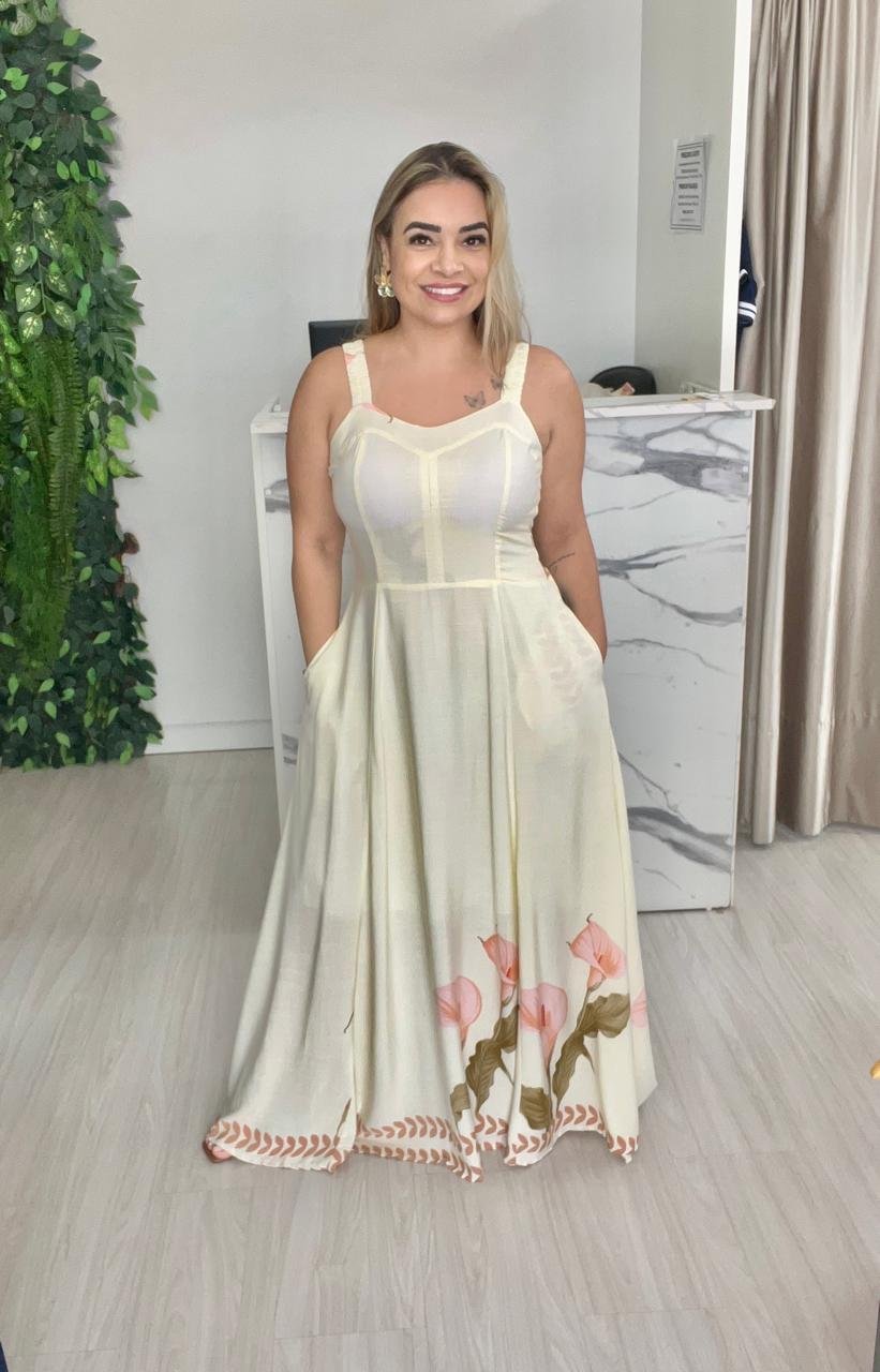 Vestido Longo Creme com Estampa Floral – Sofisticação e Delicadeza